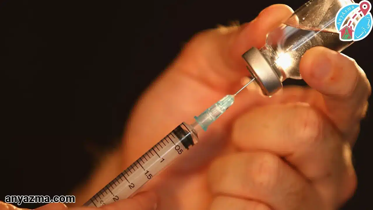 تزریق آمپول ویتامین b12 در سرم